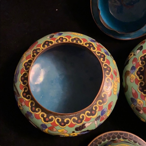 Pair of small cloisonné covered jars on copper. - Picture 4 of 8